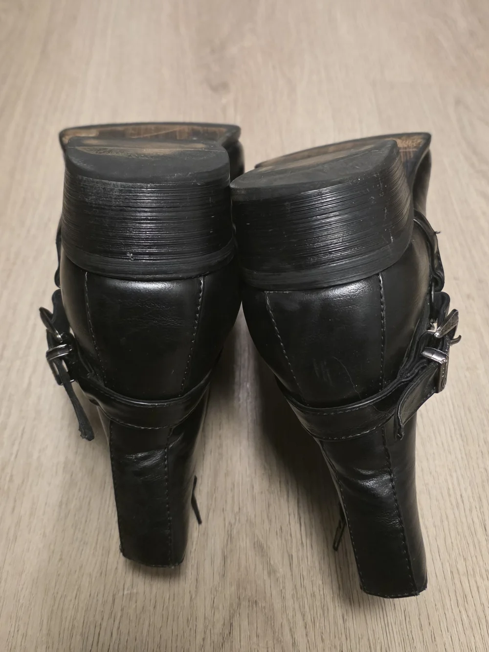 Men's Black Leather Ankle Boots with Silver Chain Accent Size 11
